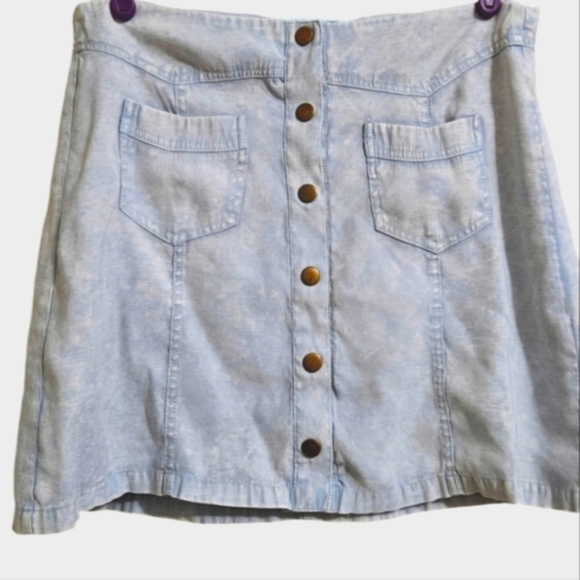 She+Sky acid wash light weight denim look Gold button front mini skirt. Size med - Picture 1 of 5
